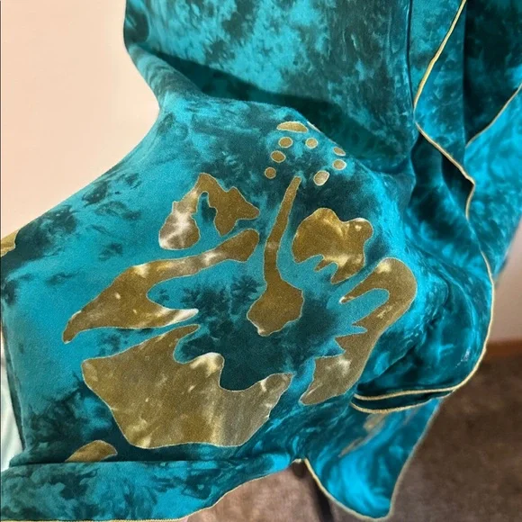 Hawaiian Dress - Picture 2 of 6